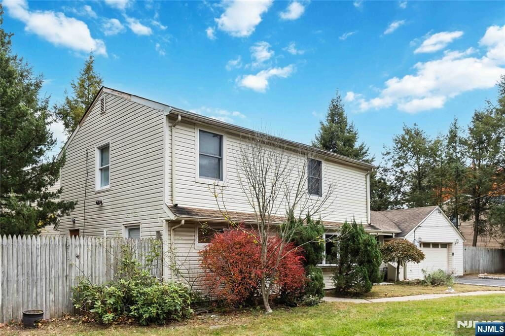 Property Photo:  366 E Spring Valley Road  NJ 07652 