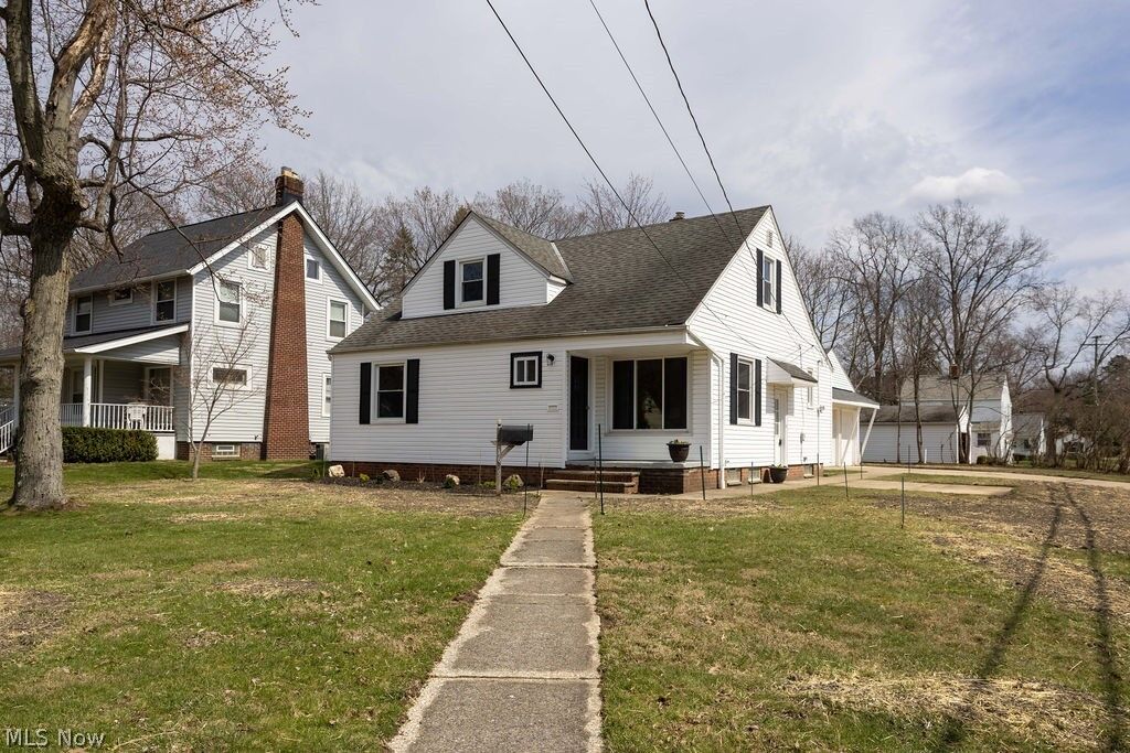 Property Photo:  1639 Edgefield Road  OH 44124 