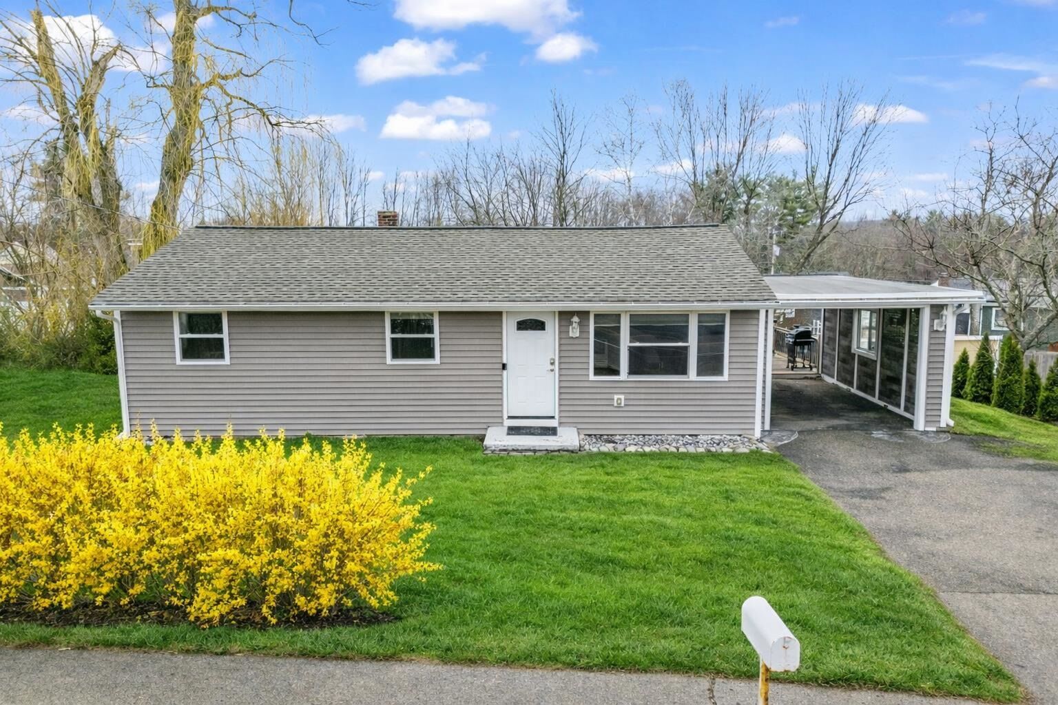 Property Photo: 370 Huse Road NH 03103