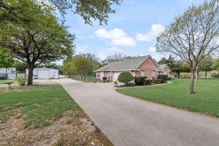 Property Photo:  5810 Mulberry Lane  TX 76065 