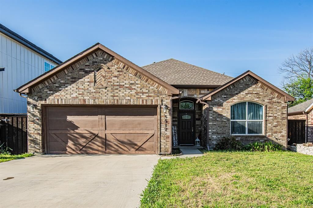 Property Photo: 5512 Crowley Street TX 76114