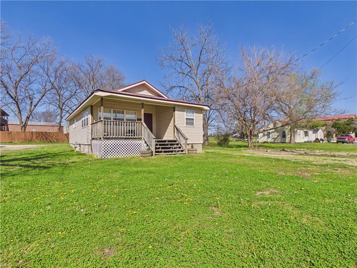 Property Photo:  606 N Springfield Street  AR 72616 