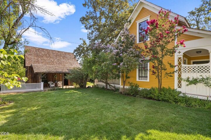 Property Photo:  220 8th Street  OR 97530 