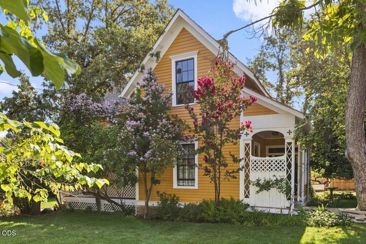 Property Photo: 220 8th Street OR 97530