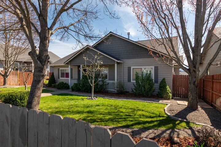 Property Photo: 584 Barton Road OR 97524