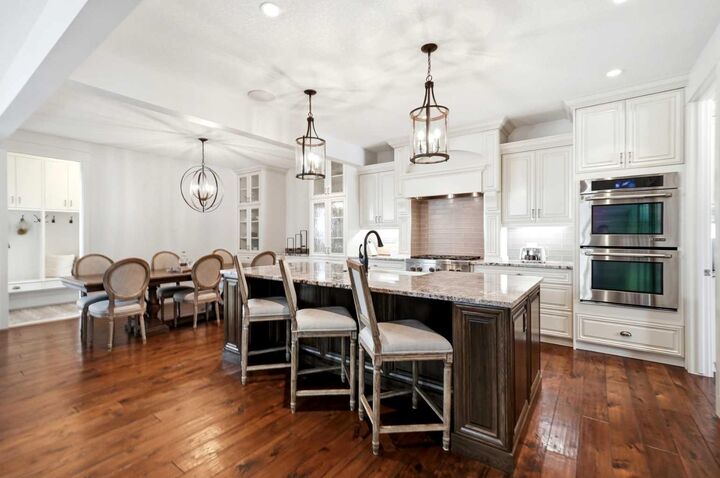 Property Photo: 201 12 Street NE AB T2E 4P7