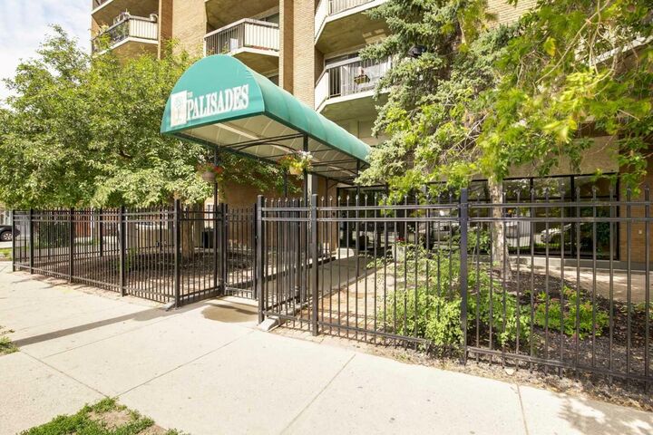 Property Photo: 340 14 Avenue SW 706 AB T3Z 1K4