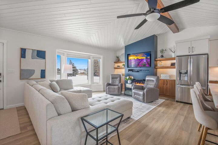 Property Photo:  72 McLean Street  AB T4R 1T7 