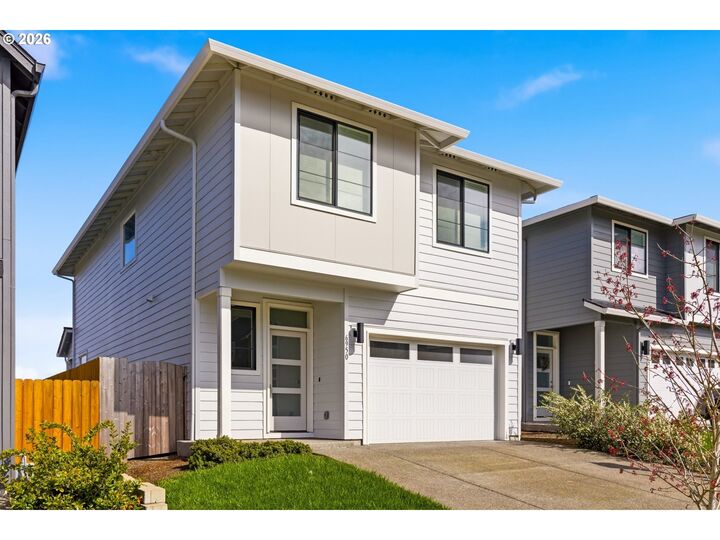 Property Photo:  6950 N Madison Cir  WA 98642 