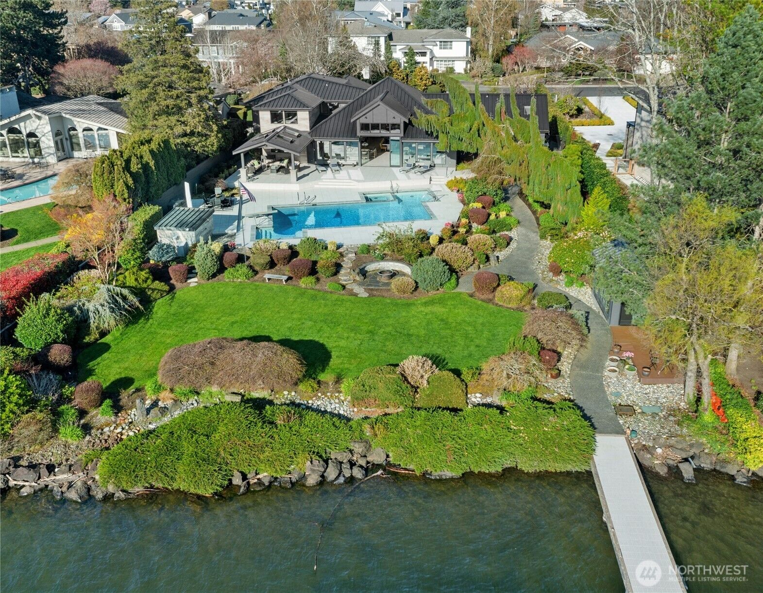 Property Photo:  70  Cascade Ky  WA 98006 