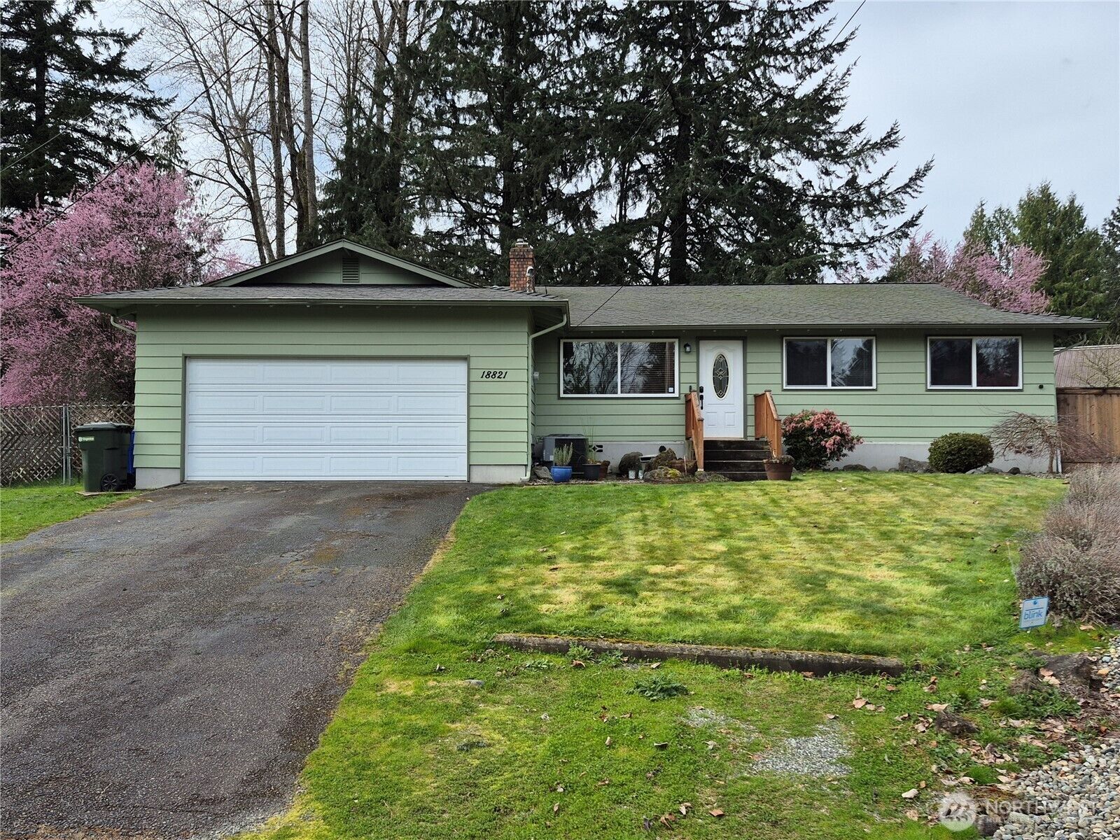 Property Photo:  18821 SE 214th Street  WA 98058 