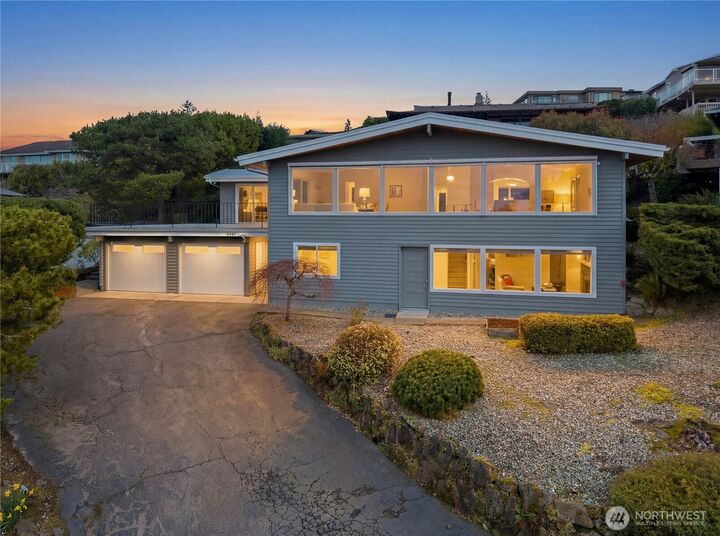 Property Photo:  4440  137th Avenue SE  WA 98006 