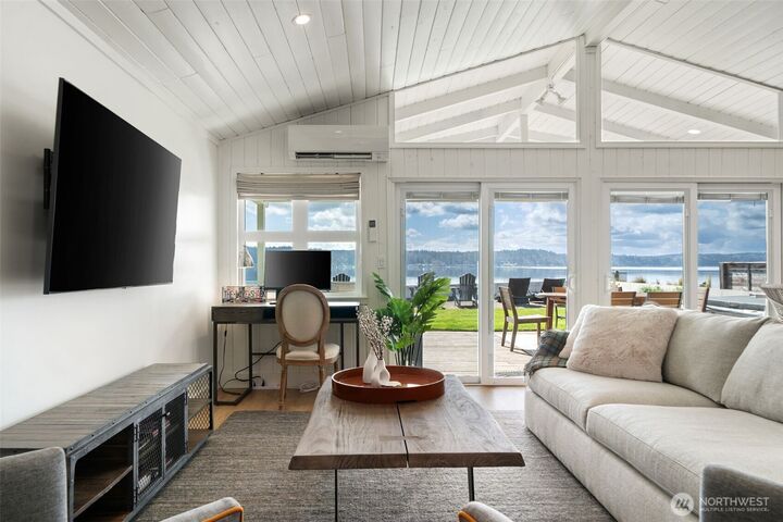 Property Photo:  101 NE Lynnwood Loop  WA 98528 