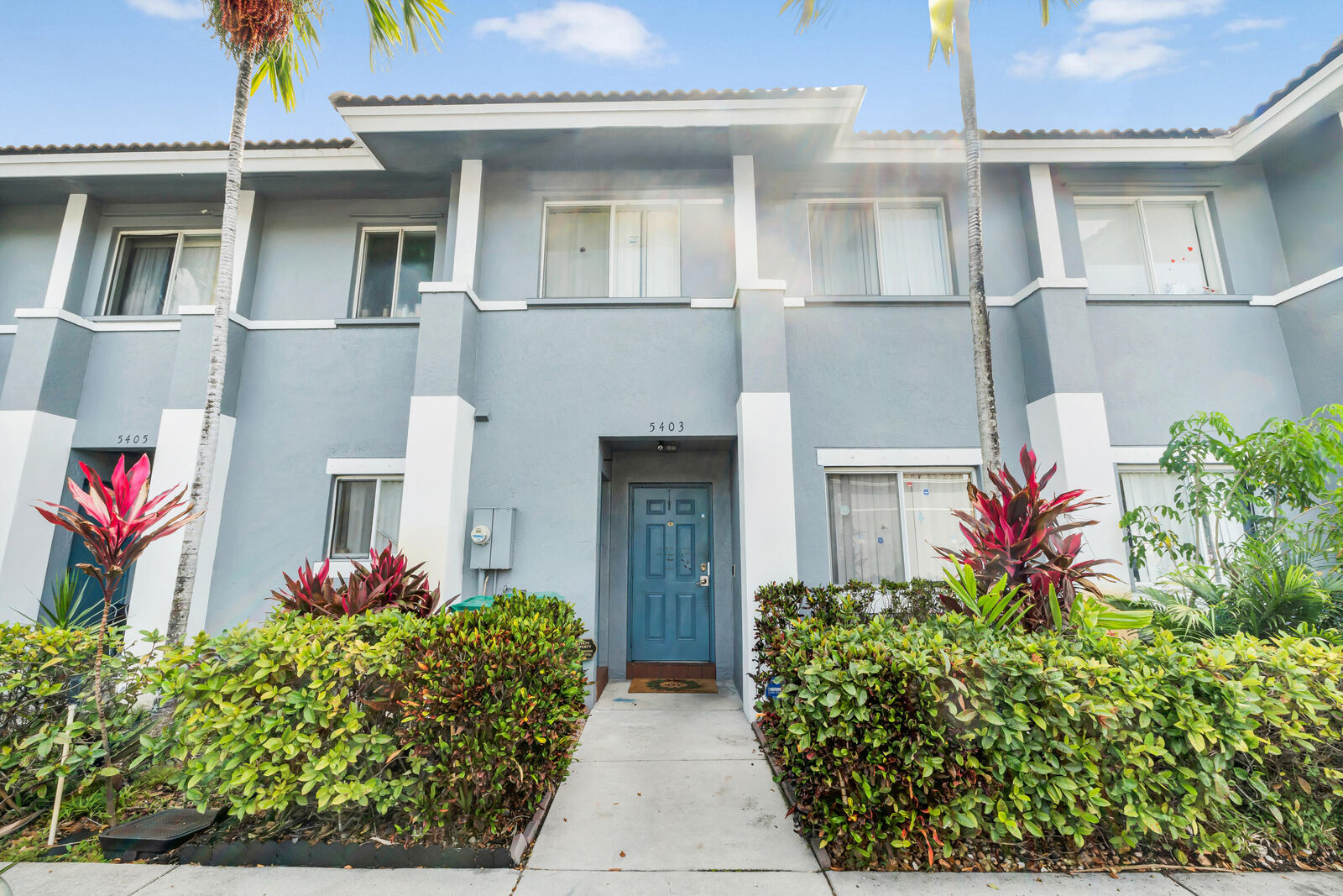 Property Photo:  5403 SW 41st Street  FL 33023 