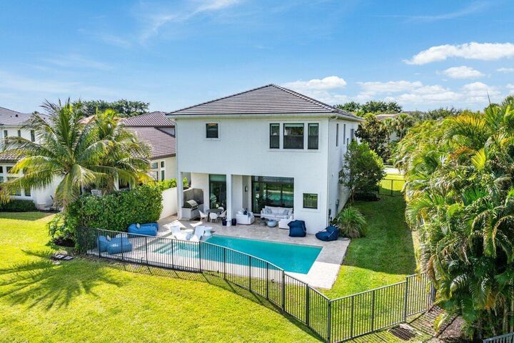 Property Photo: 16431 Pantheon Pass FL 33446