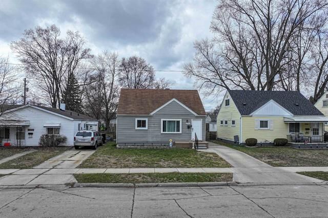 Property Photo:  27345 Palmer Blvd Street  MI 48071 