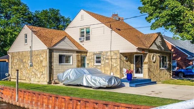 Property Photo:  23121 Liberty Street  MI 48080 