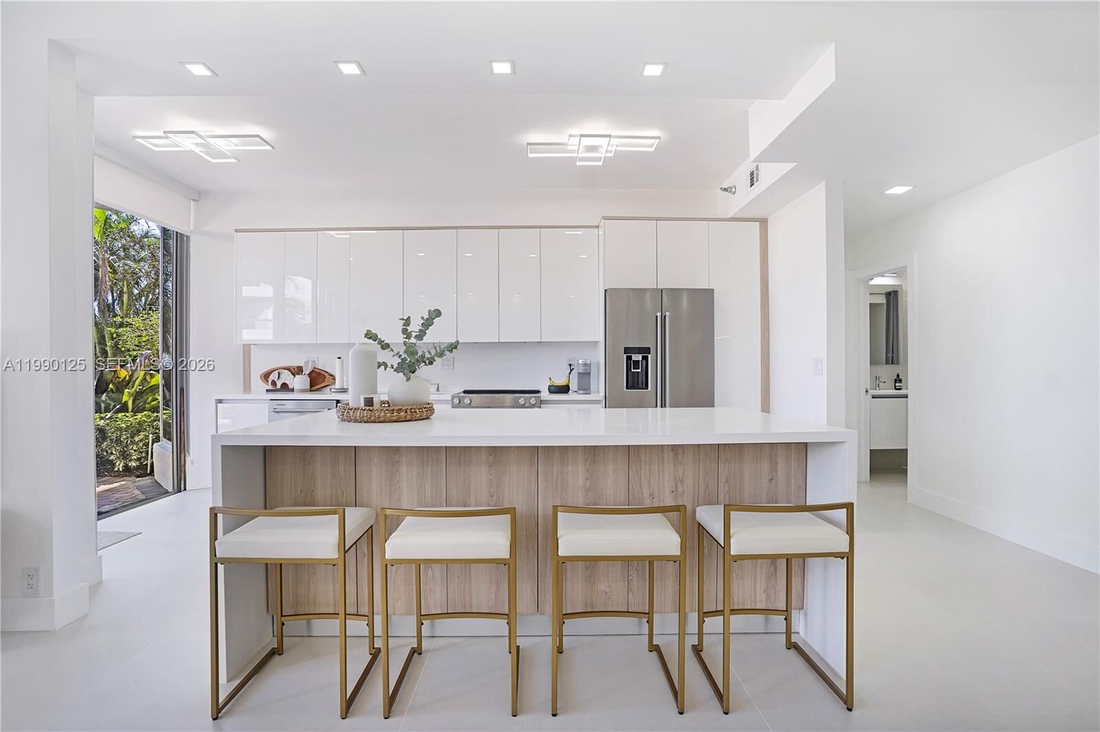 Property Photo: 19101 Mystic Pointe Dr 111 FL 33180