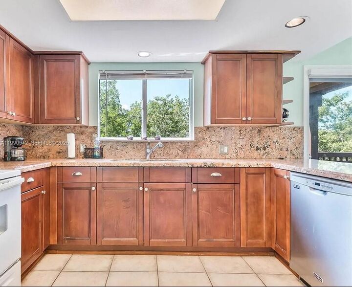 Property Photo: 202 W Canal Dr 202 FL 33037