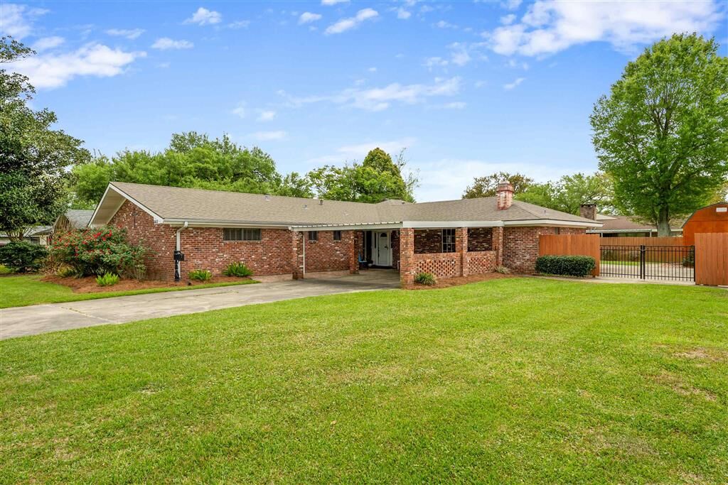 Property Photo:  1411 Jefferson Drive  LA 70605 
