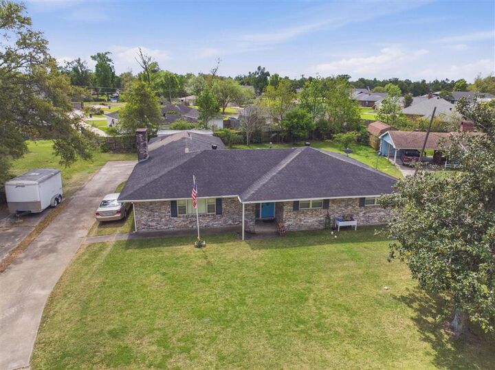 Property Photo:  607 Lockwood Court  LA 70605 
