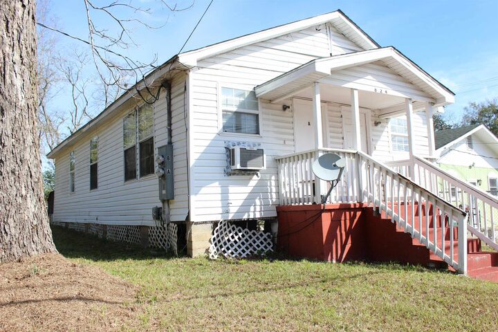 Property Photo: 824 Golden Street A &Amp B FL 32304