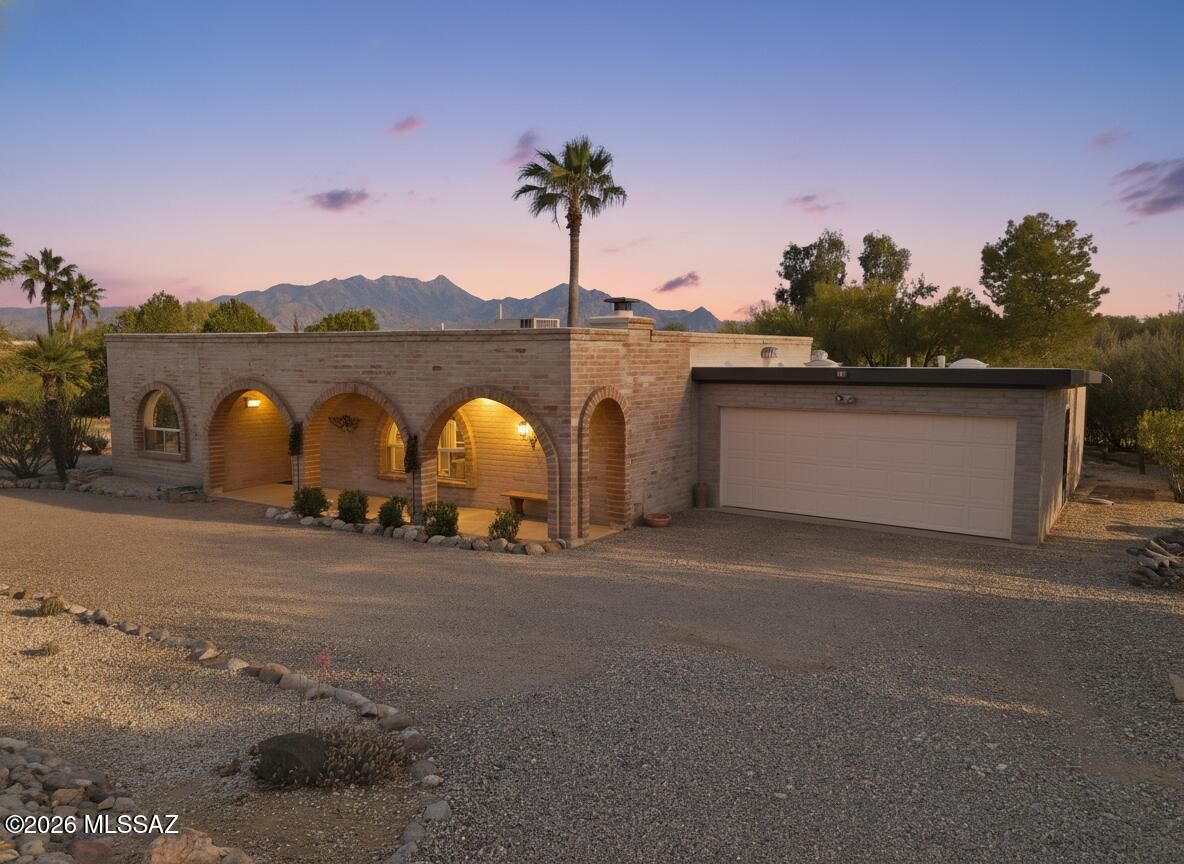 Property Photo: 661 W Vía De Suenos AZ 85622