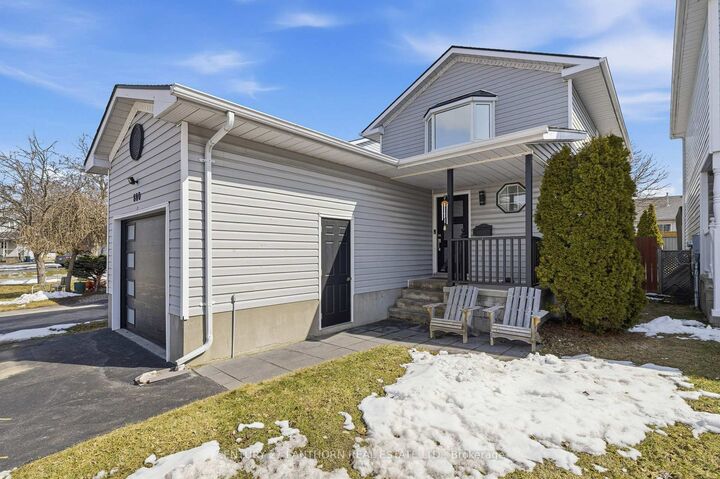 Property Photo:  880 Walker Court  ON K7M 8L2 