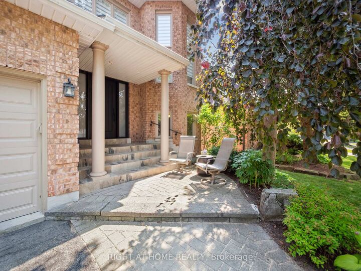 Property Photo: 100 Carlyle Crescent ON L4G 6P7