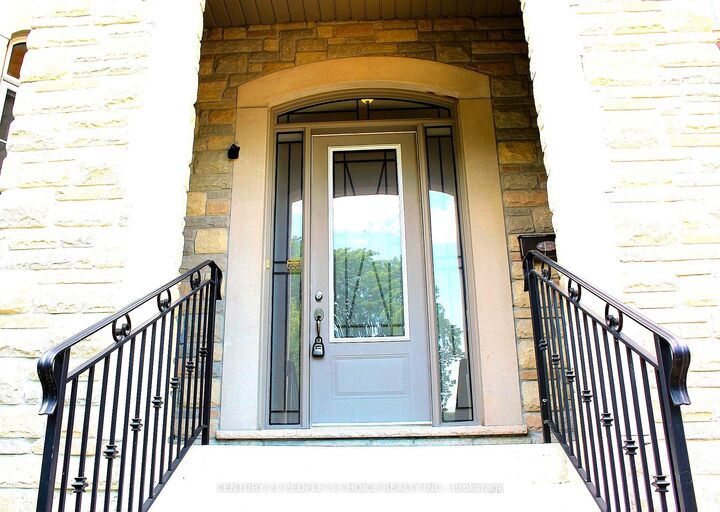 Property Photo: 1275 Saginaw Crescent N ON L5H 1X4