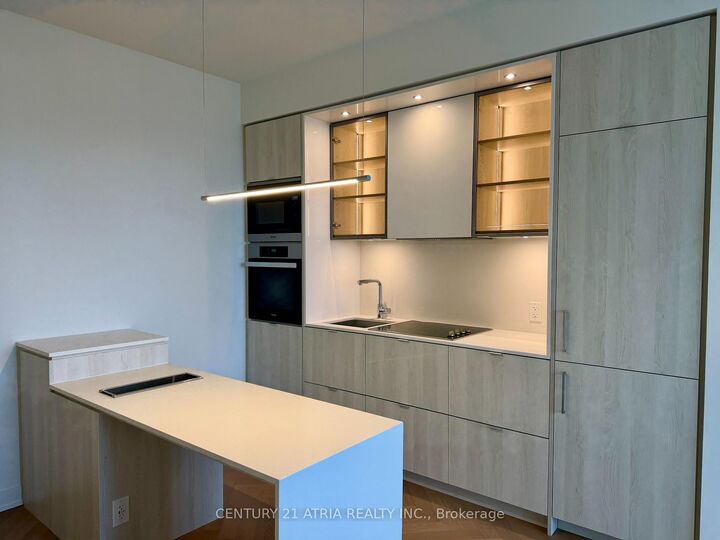 Property Photo:  11 Yorkville Avenue 2401  ON M4W 0B7 