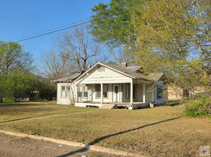 Property Photo:  113 SW Front  TX 75570 