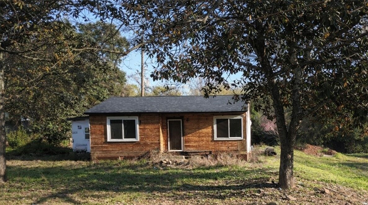 Property Photo:  1303, 1305, 1307 E Park Drive  SC 29621 