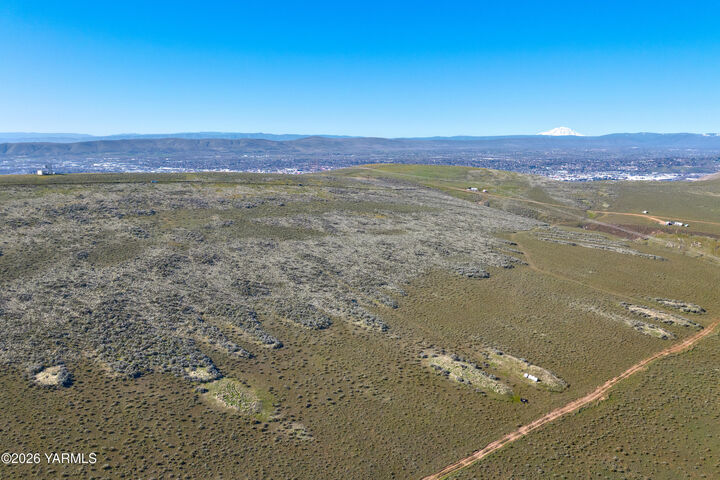 Property Photo: Nna Buds Pl WA 98901