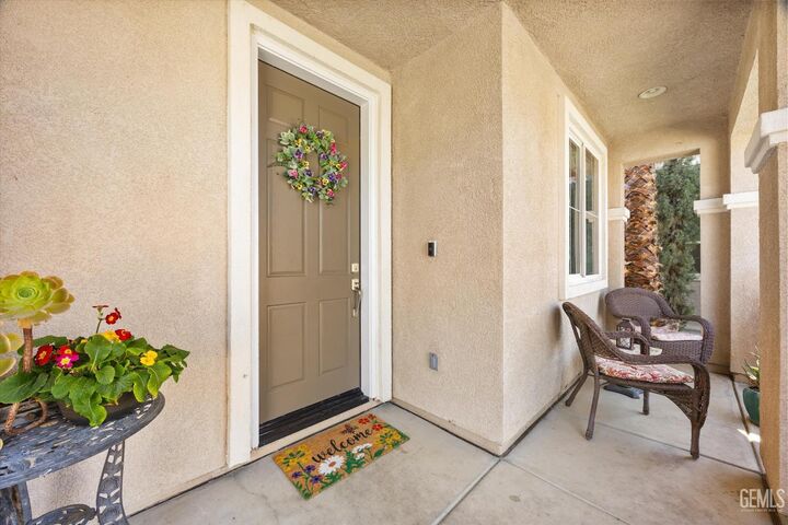 Property Photo: 6119 Pilar Way CA 93306