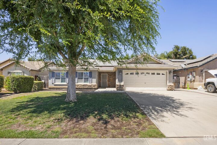 Property Photo: 12200 Verdelho Avenue CA 93312