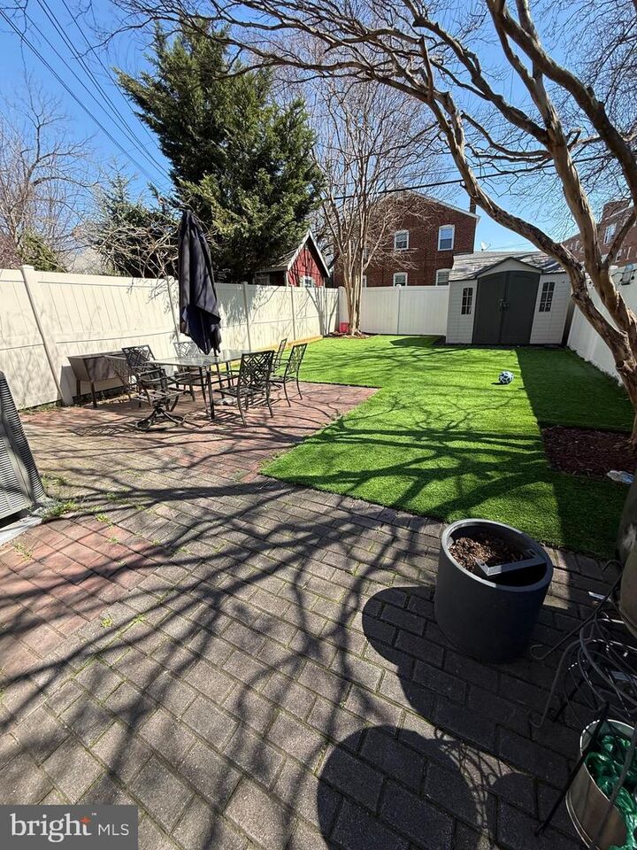 Property Photo:  411 S Veitch Street  VA 22204 