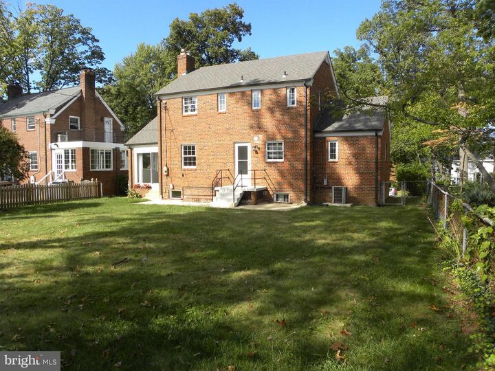 Property Photo: 716 Overlook Drive N VA 22305