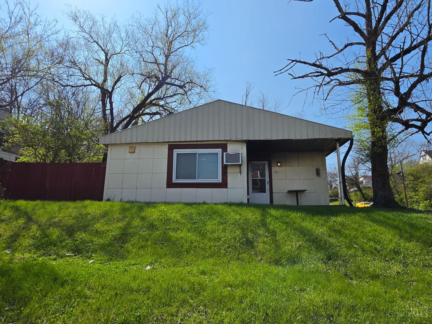 Property Photo: 3321 Glenway Avenue OH 45205