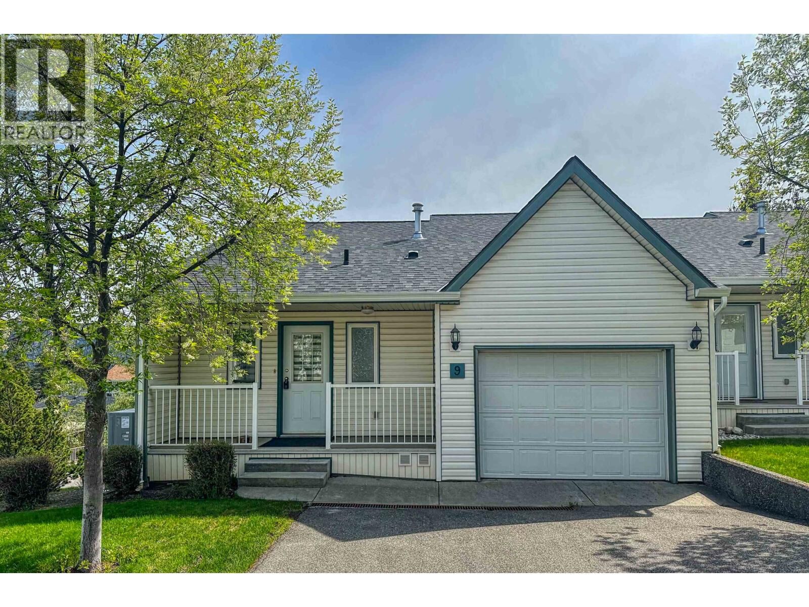 Property Photo: 11 Eagle Crescent 9 BC V2G 4R6