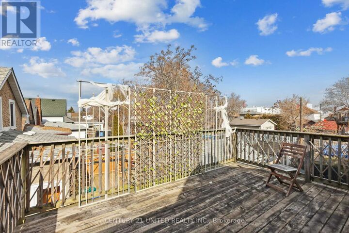 Property Photo:  19 Seneca Street Unit 2  ON L2R 2V1 