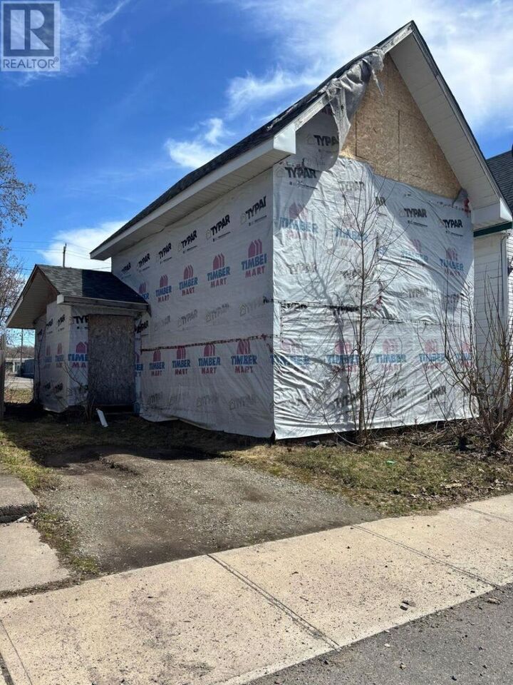8 Grace St — photo 1