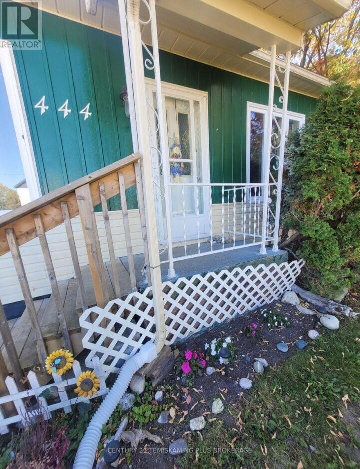 Property Photo:  444 Blackwall Street  ON P0J 1K0 