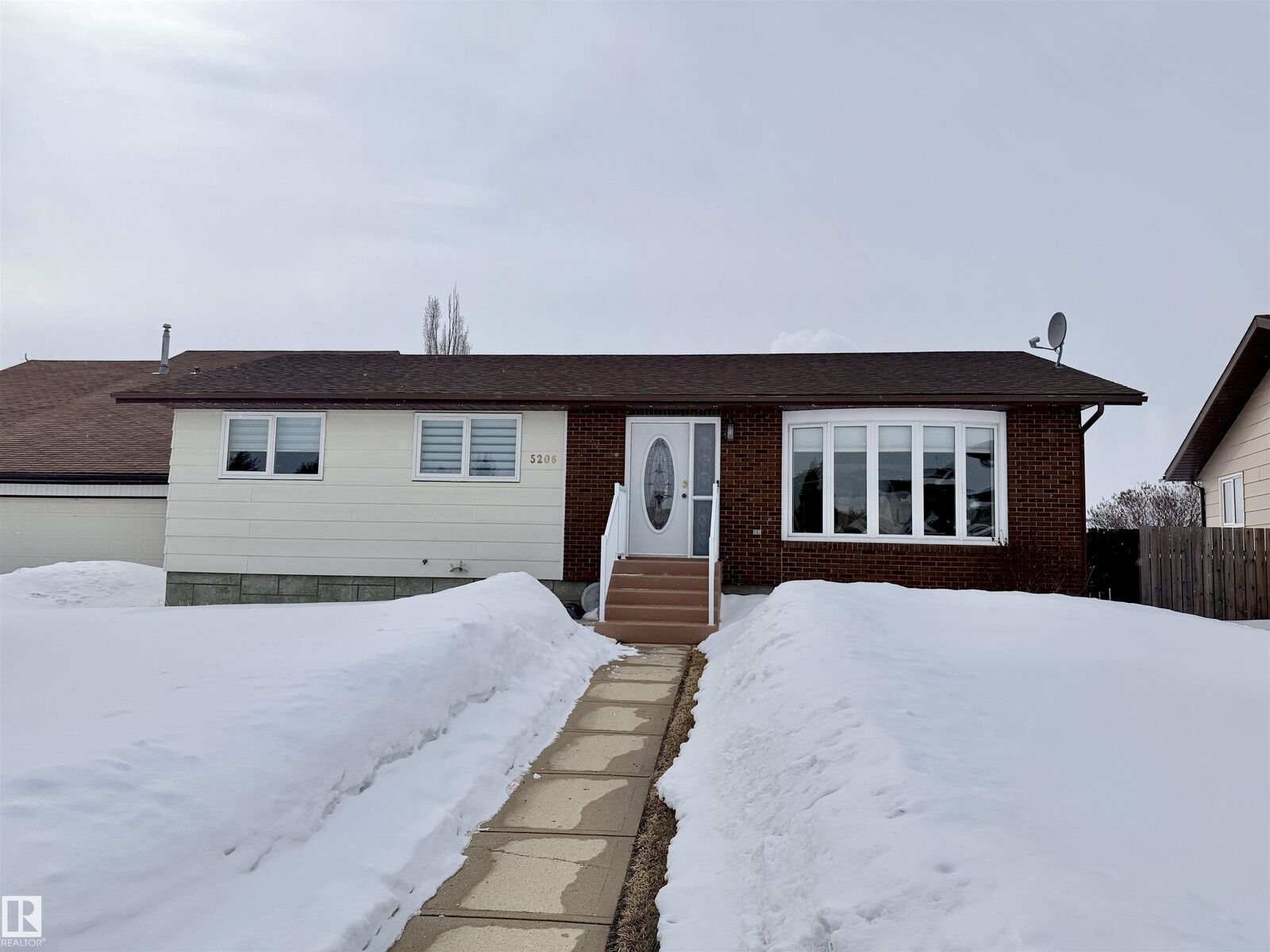 Property Photo:  5206 55A Street  AB T0A 3A1 