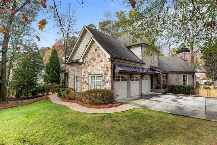 Property Photo:  590 Windsor Parkway NE  GA 30342 