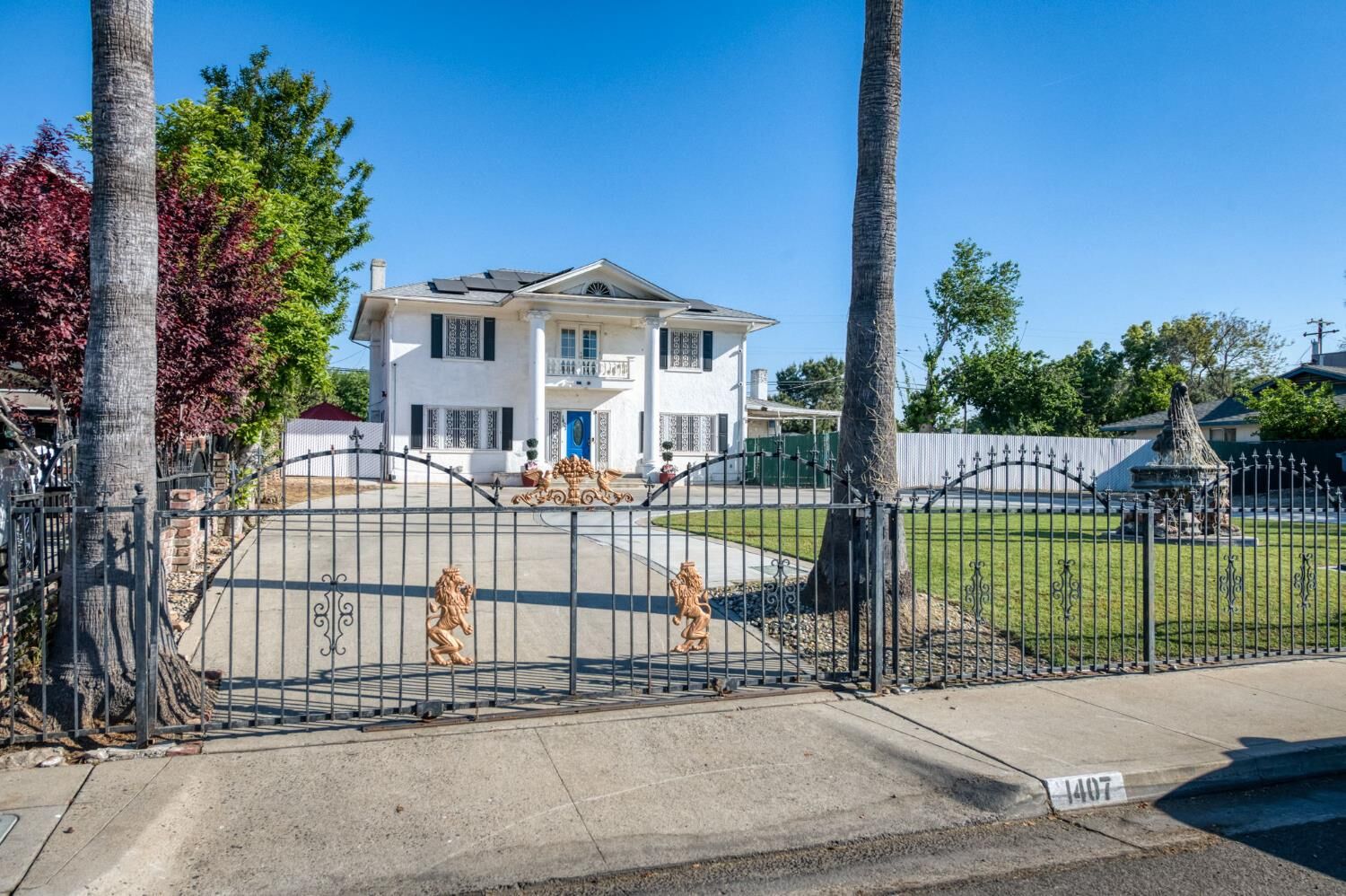 Property Photo:  1407 E Princeton Avenue  CA 93704 