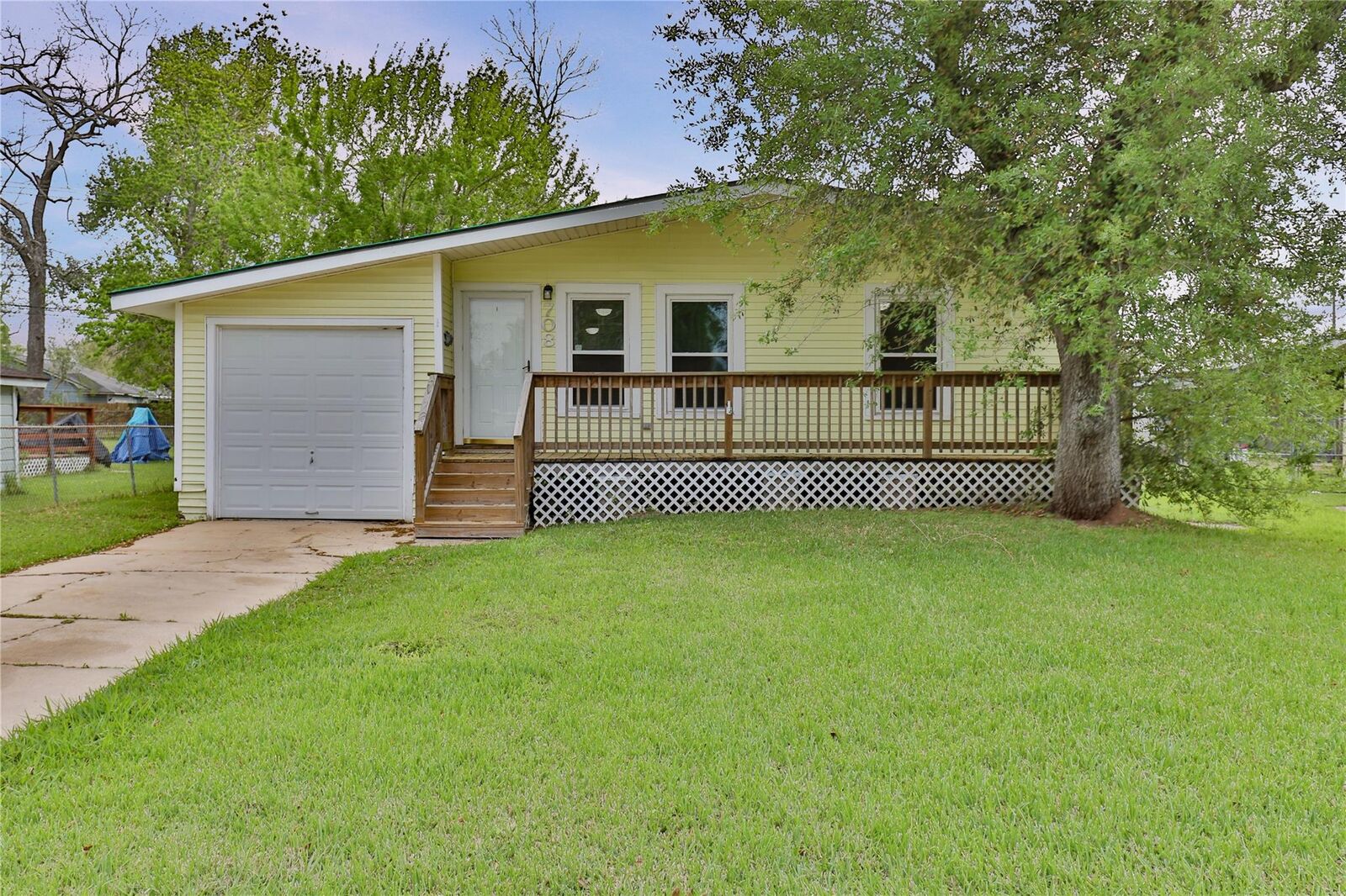 Property Photo:  708 Winding Way Street  TX 77566 