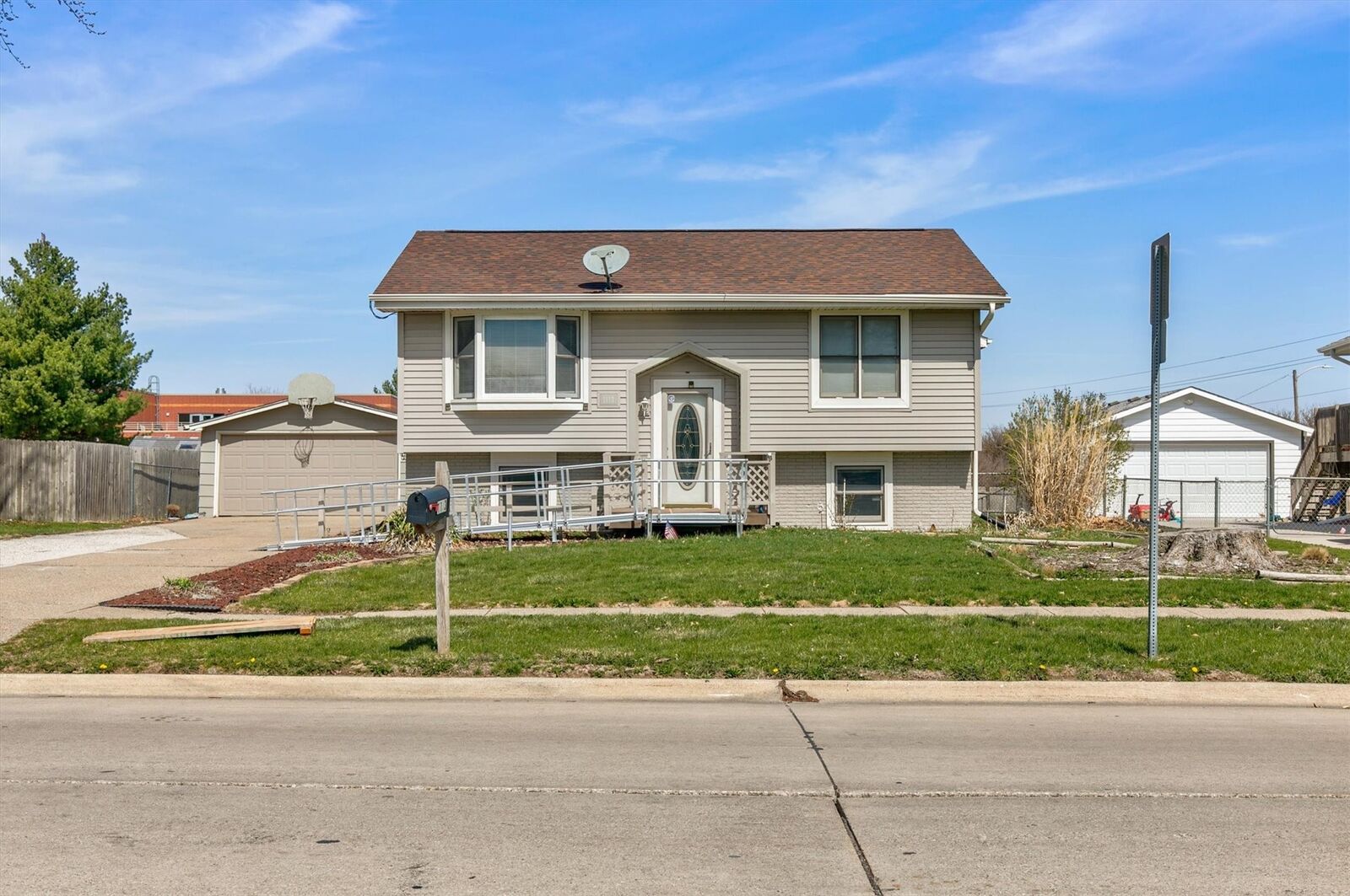 Property Photo:  1113 Gordon Avenue  IA 50211 