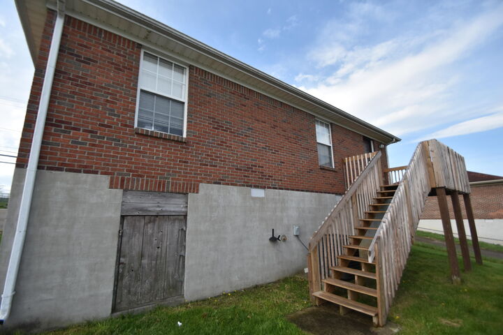 Property Photo: 1229 E Irvine Street KY 40475