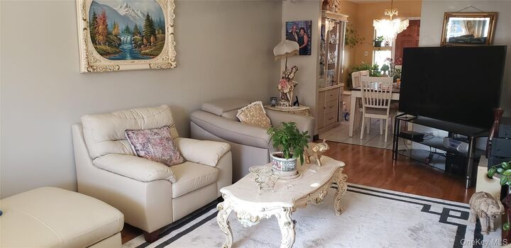 Property Photo:  260 Swinton Avenue  NY 10465 